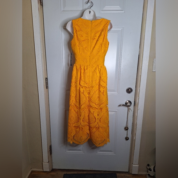 Gianni Bini Sleeveless V-Neck Stunning Debi Yellow Gold Lace Midi Dress - Picture 7 of 7